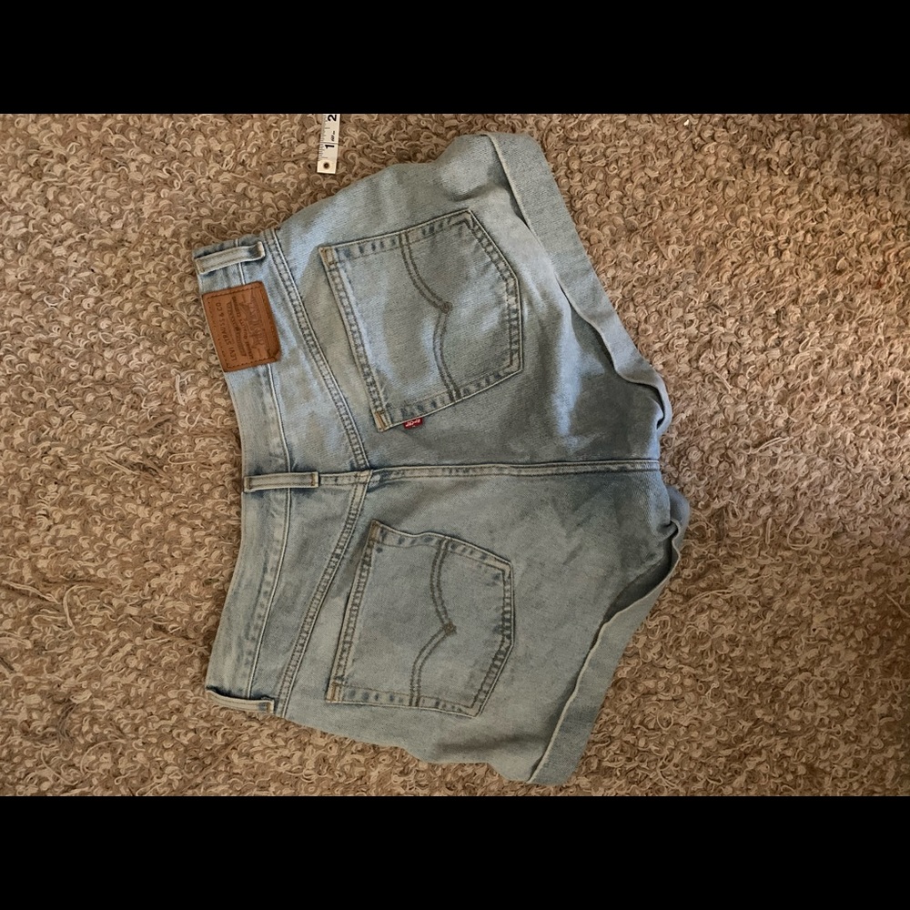 LEVI’S Mom Short - Picture 3 of 4
